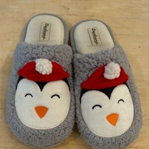 Dearfoams Gray Penguin Slippers with Red Accents